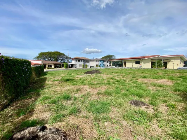 Lote en Condominio Privado en La Garita: Listo para Construir