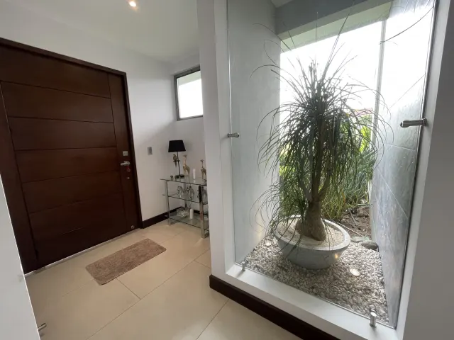 Hermosa Casa en Venta en Condominio - Hacienda Los Reyes