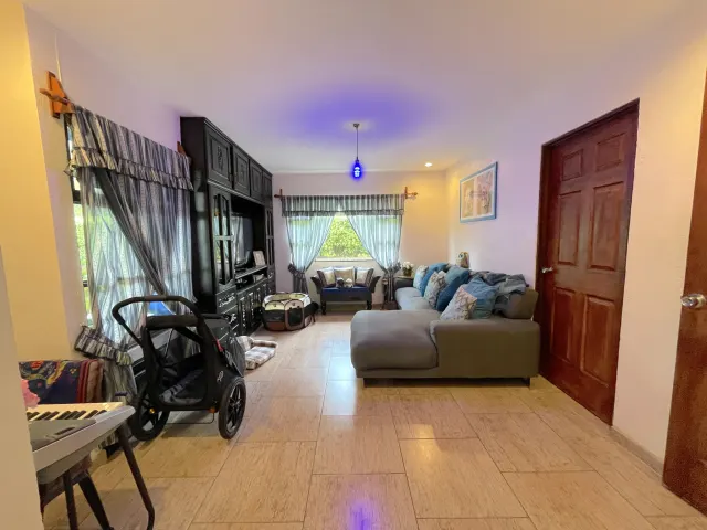 Hacienda Los Reyes: Hogar Familiar y Paraíso del Golf