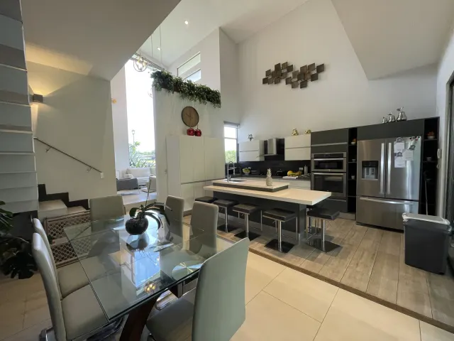 Hermosa Casa en Venta en Condominio - Hacienda Los Reyes