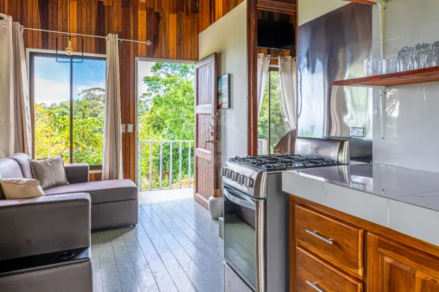 Hotel Boutique con Vista al Océano en Dominical – 13 Unidades en 1 Hectárea