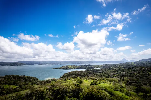 Exclusiva Finca con Vista al Lago y Volcán Arenal – BAJO CONTRATO