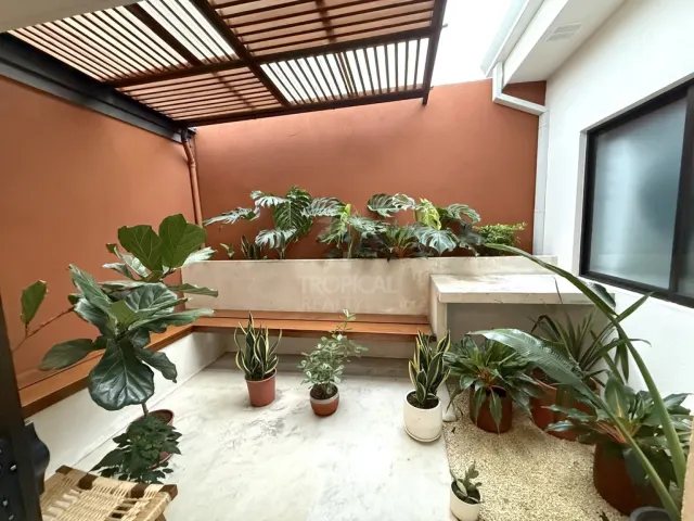 Casa Moderna de 3 Habitaciones en Escazú Urbano– Cerca de Multiplaza y Ruta 27 | $250,000 USD