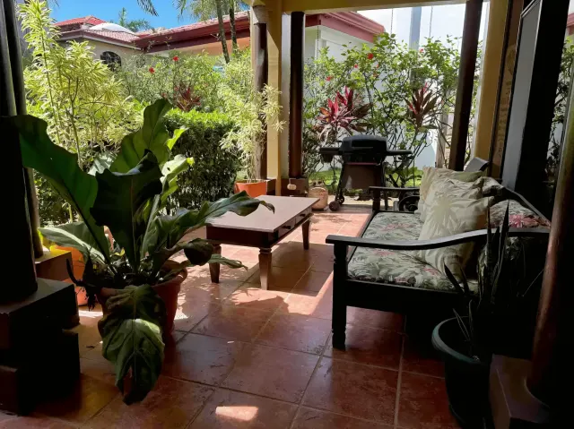 Villa de Lujo Frente al Mar en Playa Hermosa, Jacó – $875,000 USD