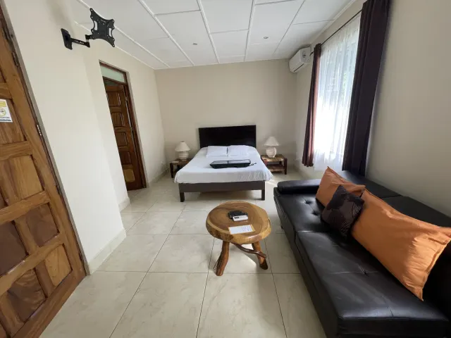 Exclusiva Propiedad con Potencial de Inversión en el Corazón de Jaco Beach