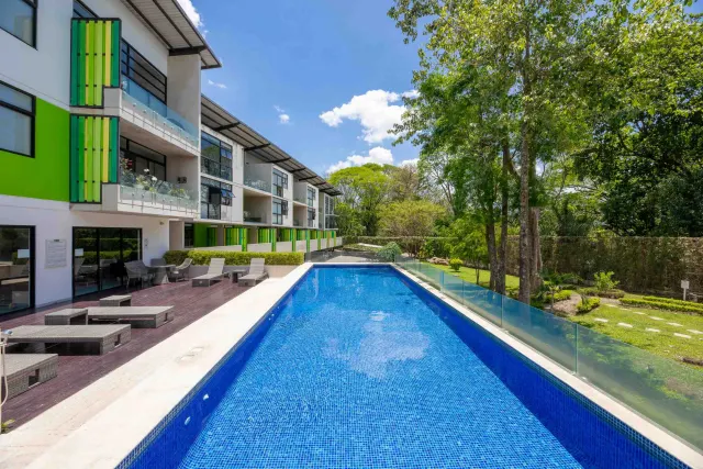 Apartamento Moderno con Jardín Privado en Arborea Flats, Santa Ana