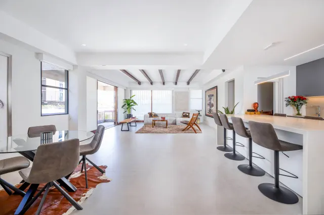 Apartamento de Lujo en Venta en Rohrmoser – Balcón Envolvente y Vista al Parque
