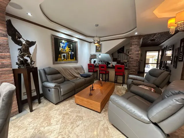 Residencia de Lujo en Guachipelín: Espacio, Elegancia y Exclusividad