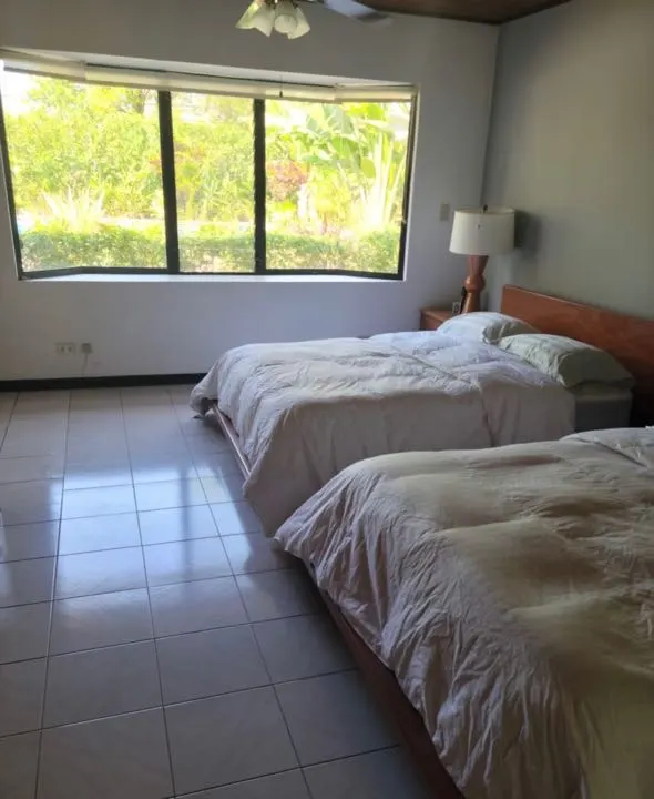 Para Venta Casa de una planta, con piscina
