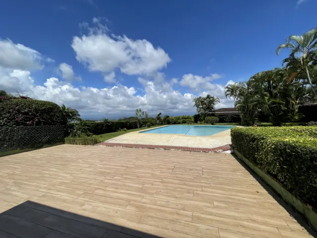 Santa Ana Piedades casa de una planta con 10.763m2