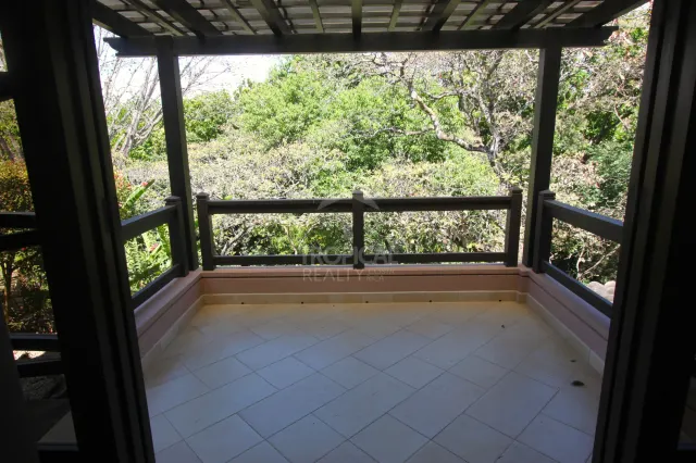 Residencia de Lujo en La Guácima con Bosque Privado y Vistas Panorámicas