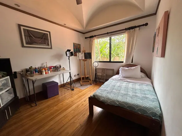 Residencia de Lujo en Guachipelín: Espacio, Elegancia y Exclusividad