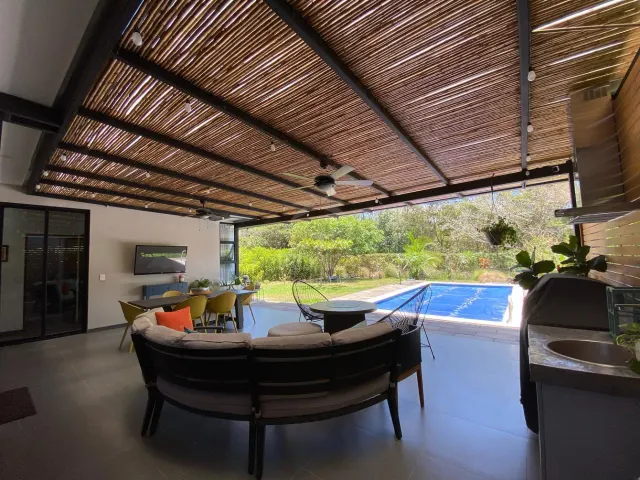 Moderna Casa con Piscina Privada en Hacienda Los Reyes