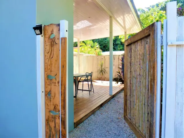 En Venta: Propiedad de Inversión Llave en Mano con 6 Lodges en Surfside Potrero