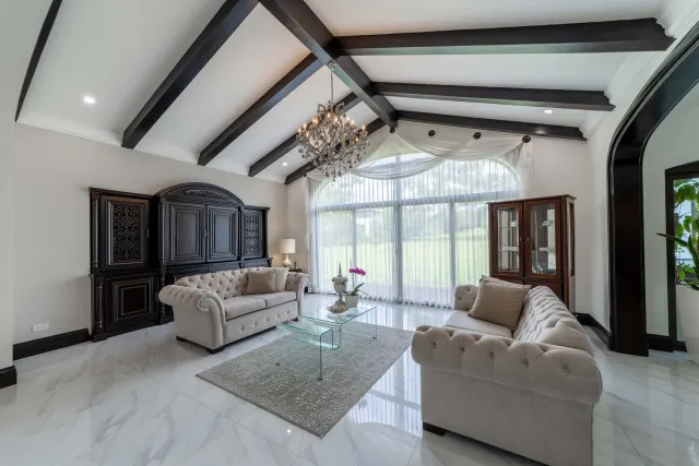 Lujosa casa colonial en venta en la exclusiva comunidad Monteran, Curridabat