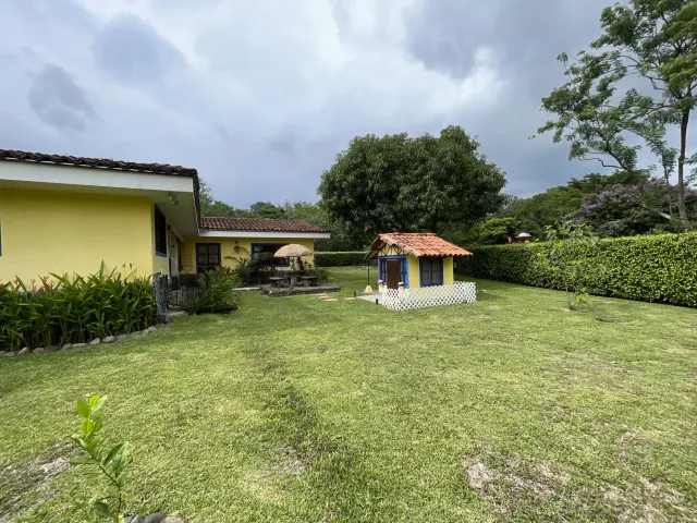 Hacienda Los Reyes: Hogar Familiar y Paraíso del Golf