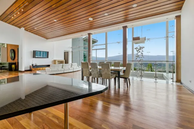Residencia Contemporánea de Lujo en Venta en Piedades de Santa Ana con Vistas Espectaculares al Valle