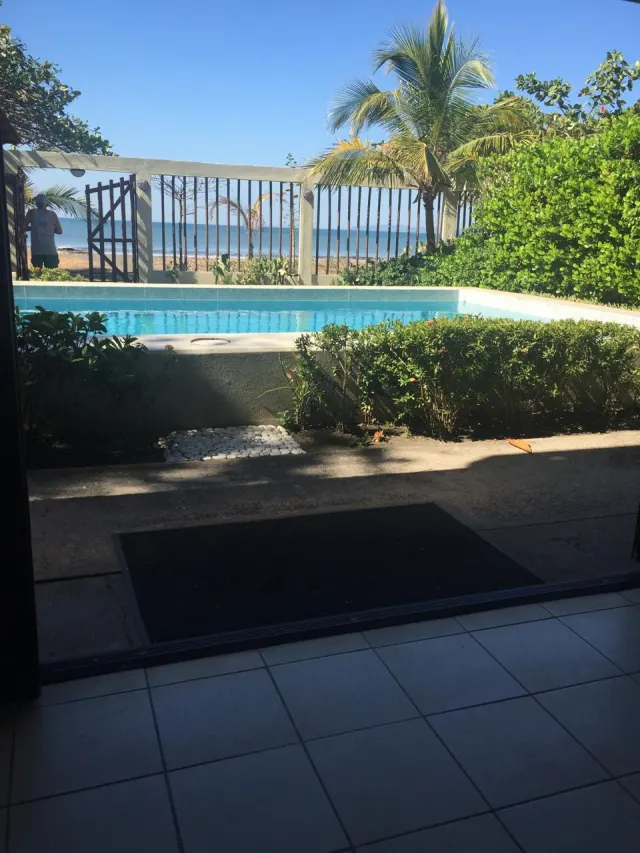Casa frente a playa con piscina propia Tivives