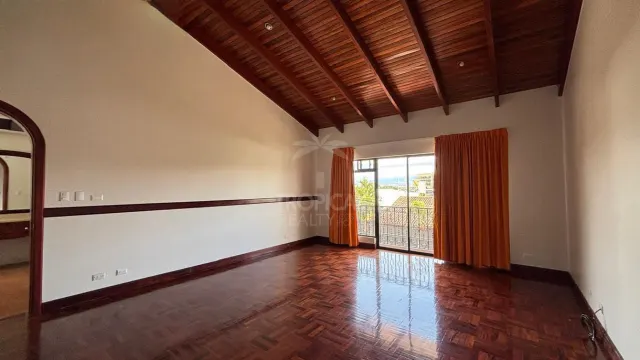 Casa de Lujo en Los Laureles, Escazú