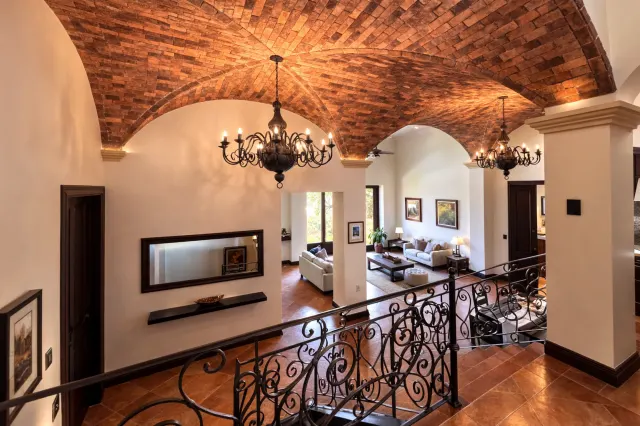 Casa de Estilo Toscano en Venta – Pozos, Santa Ana