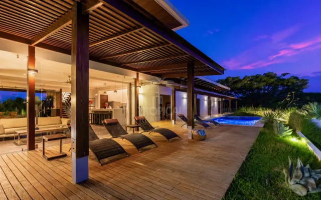 Casa de Lujo con Vista al Mar en Venta en Hacienda Okhra, Santa Teresa