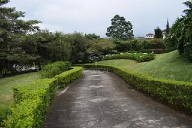 Villa Madeiras – Exclusiva Residencia de Lujo en Condominio Monterán