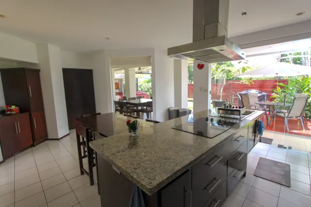 Refugio Moderno en Campo de Golf: Espectacular Casa en Valle del Sol, Santa Ana