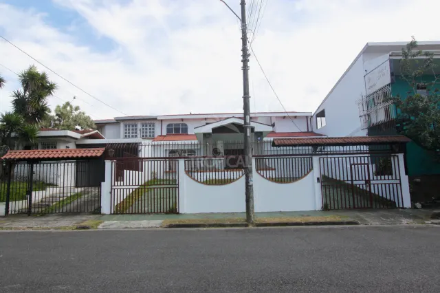 Casa de Uso Mixto en Venta en Sabana Sur – Amplios Espacios y Excelente Potencial Comercial