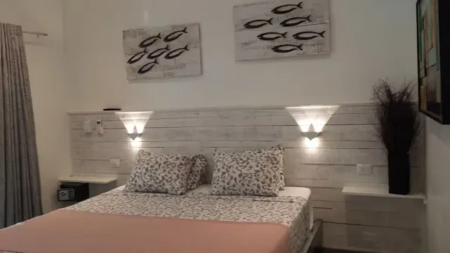 En Venta: Propiedad de Inversión Llave en Mano con 6 Lodges en Surfside Potrero
