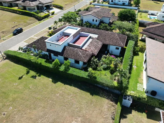 Los Reyes La Guácima casa de una planta en venta o alquiler