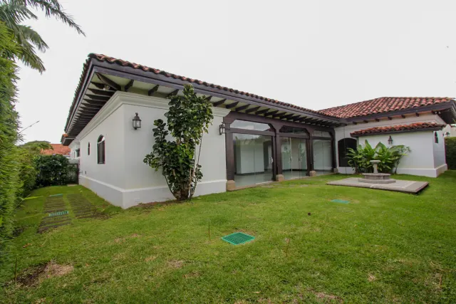 Casa en venta alquiler Bosques de Lindora, Santa Ana
