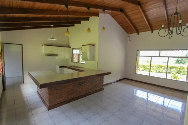 Casa en venta Santa Ana Piedades 2650m2