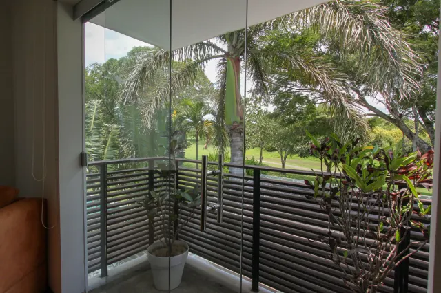Refugio Moderno en Campo de Golf: Espectacular Casa en Valle del Sol, Santa Ana