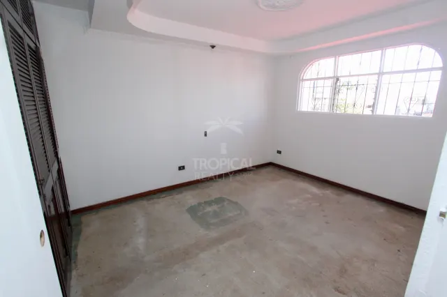 Casa de Uso Mixto en Venta en Sabana Sur – Amplios Espacios y Excelente Potencial Comercial