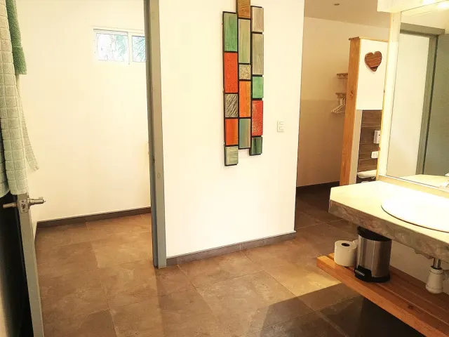 En Venta: Propiedad de Inversión Llave en Mano con 6 Lodges en Surfside Potrero