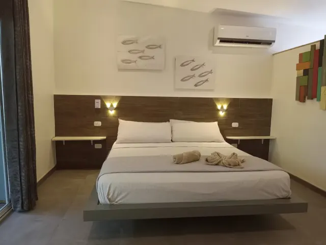 En Venta: Propiedad de Inversión Llave en Mano con 6 Lodges en Surfside Potrero