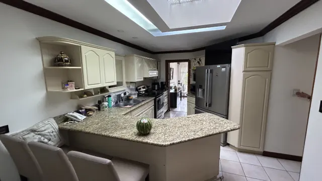 Casa en Venta en Rohrmoser, Pavas – Amplios Espacios y Terraza Privada