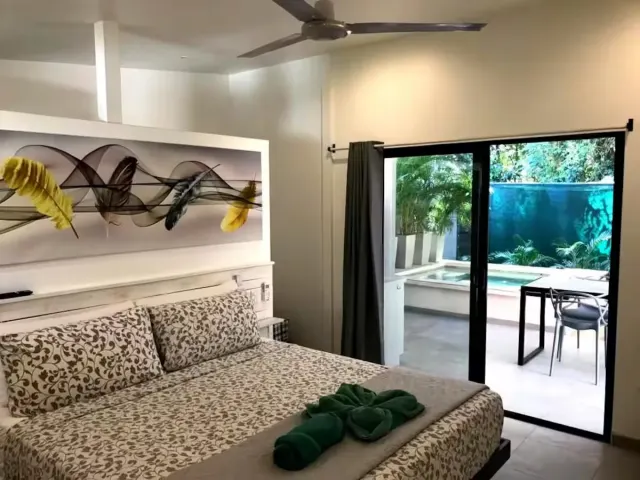 En Venta: Propiedad de Inversión Llave en Mano con 6 Lodges en Surfside Potrero