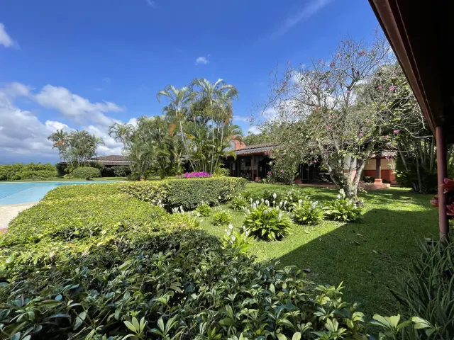 Santa Ana Piedades casa de una planta con 10.763m2