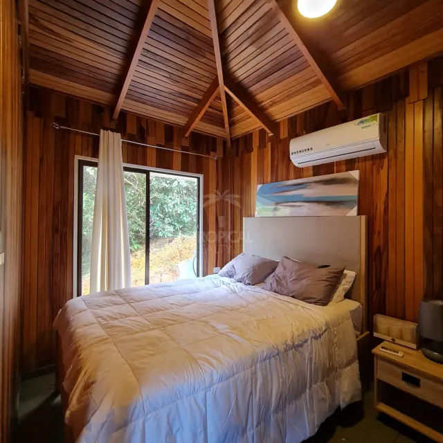 Hotel Boutique con Vista al Océano en Dominical – 13 Unidades en 1 Hectárea