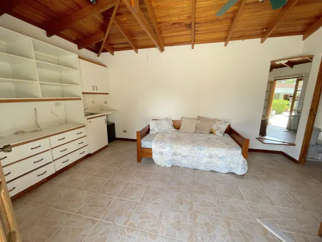 Para Venta Casa de una planta, con piscina