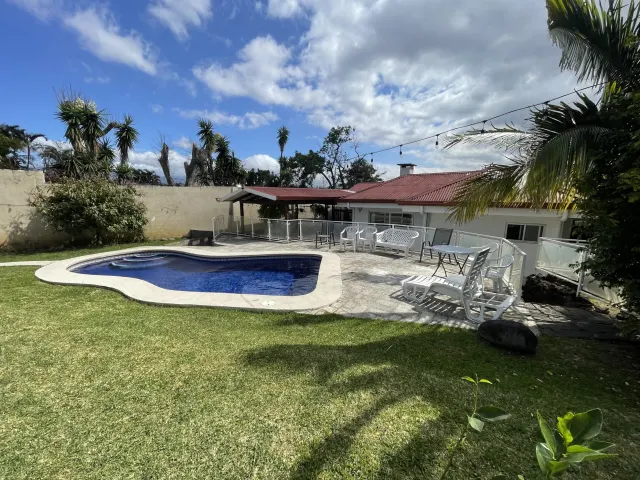 Elegant one-story house in Los Laureles de Escazu with a pool for your enjoyment