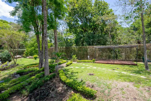 Apartamento Moderno con Jardín Privado en Arborea Flats, Santa Ana