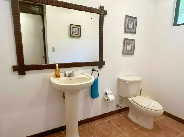 Villa de Lujo Frente al Mar en Playa Hermosa, Jacó – $875,000 USD