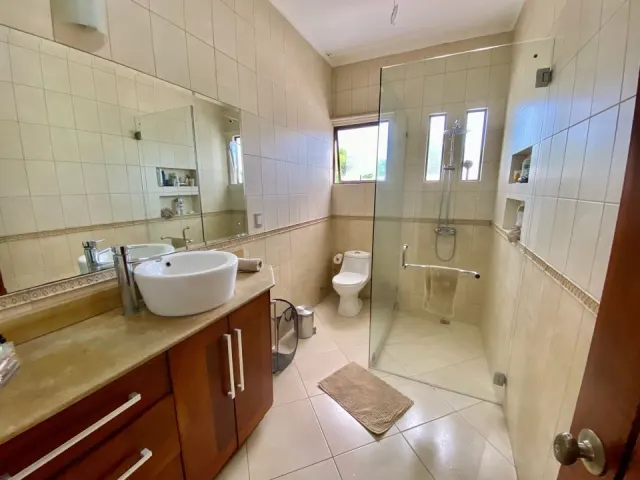 Escazu, casa moderna en venta independiente