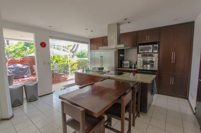 Refugio Moderno en Campo de Golf: Espectacular Casa en Valle del Sol, Santa Ana