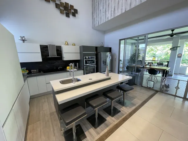 Hermosa Casa en Venta en Condominio - Hacienda Los Reyes