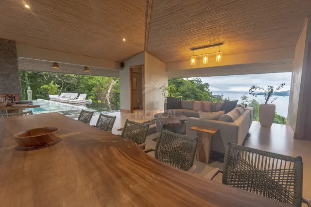 Casa de Lujo con Piscina Infinita y Vistas 360° en la