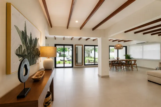 Una Villa Frente al Mar Donde el Lujo se Vive con Naturalidad