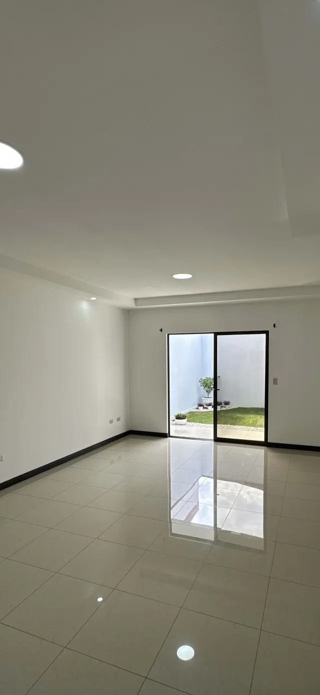 Condominio Moderno de 2 Dormitorios en Monte Blanco, Heredia